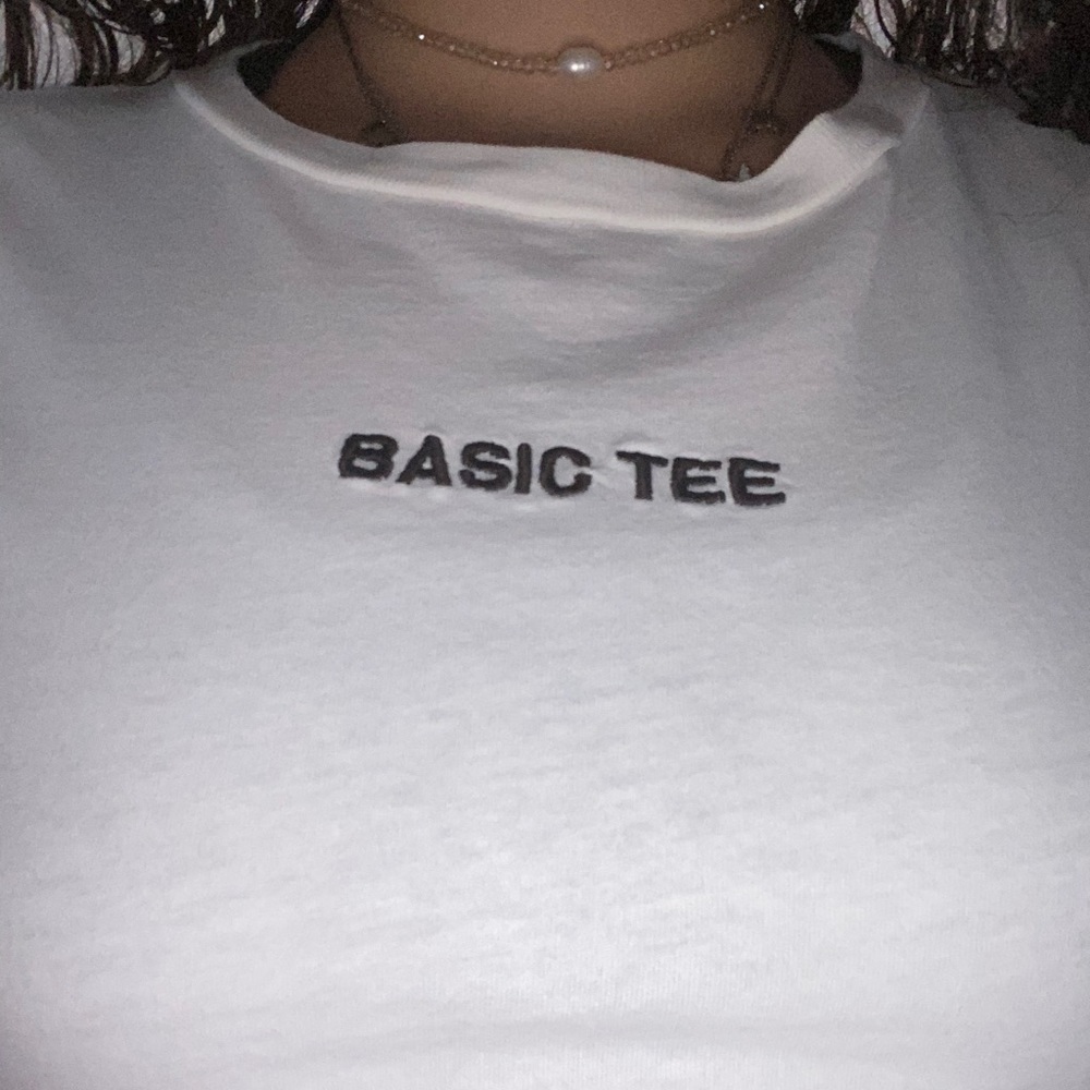Basic white tee - Picture 2 of 2